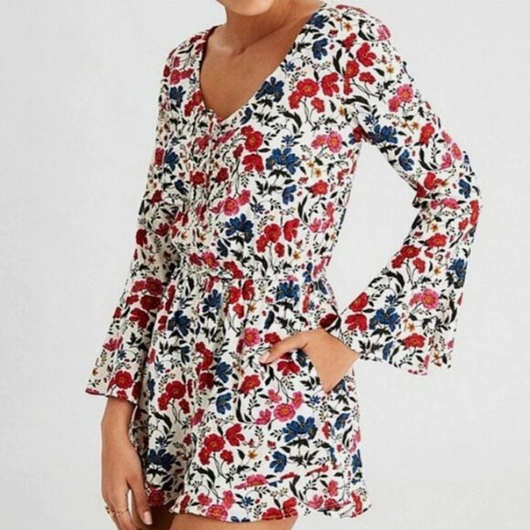 AMERICAN EAGLE White Floral Bell Sleeve Ruffle Hem Romper Womens S Boho Summer - Picture 1 of 9